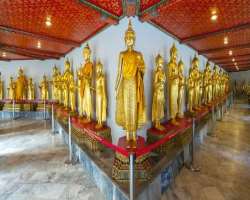 Before visiting the place you must know that you are going to see the oldest Buddhist temple all over Bangkok. The temple has about a thousand images 